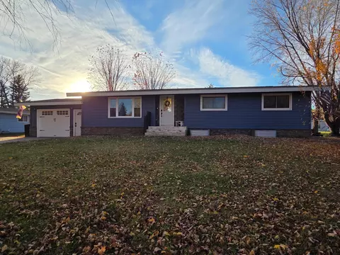 Exterior - 929 Ash St, Appleton, MN 56208 photo 2 of 7