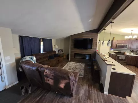 Living - 929 Ash St, Appleton, MN 56208 photo 2 of 3