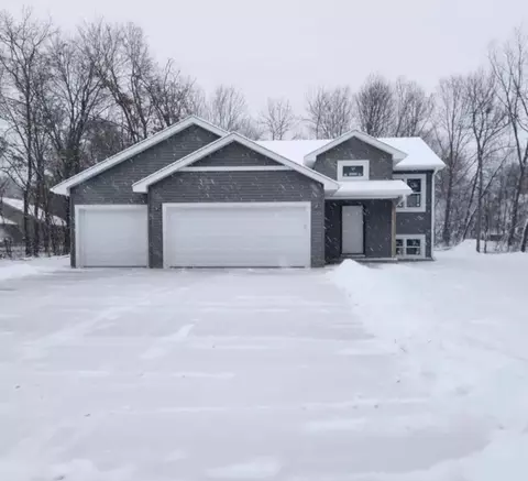 927 Wagner Rd, Menomonie, WI 54751
