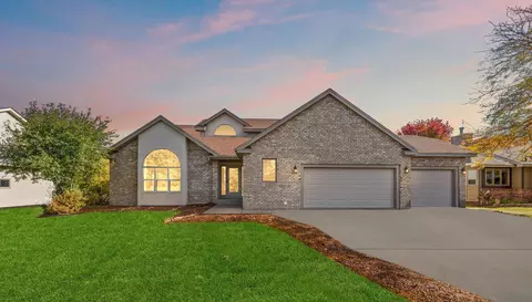 13717 W Preserve Blvd, Burnsville, MN 55337