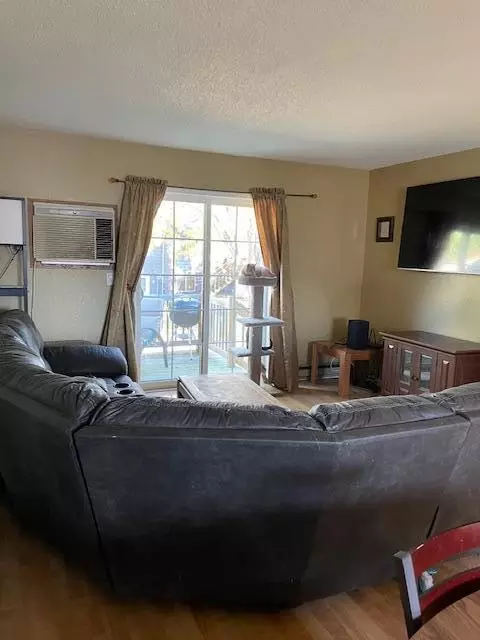 911 E Baker St, Saint Joseph, MN 56374 photo 2