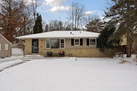 4213 Woodstock Ave, Golden Valley, MN 55422