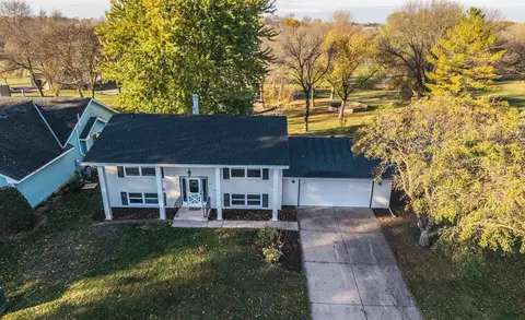 513 Linda Dr, Eagle Lake, MN 56024