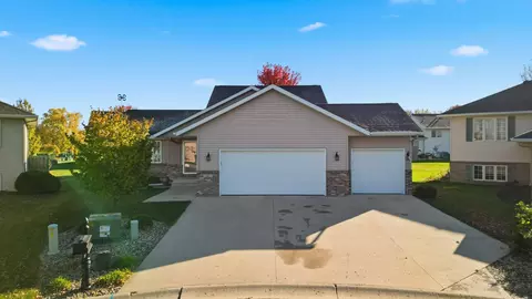 113 Bunker Ct, Mankato, MN 56001