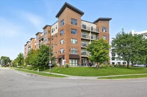 1155 Ford Rd #203, Saint Louis Park, MN 55426