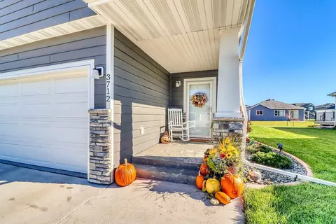 3712 S 49th St, Fargo, ND 58104 photo 2