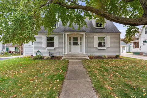 1223 S Cedar Ave, Owatonna, MN 55060