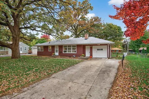 6140 Sunrise Dr NE, Fridley, MN 55432