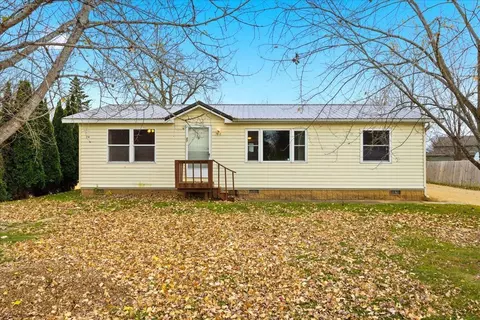 947 3rd St SW, Clear Lake, WI 54005