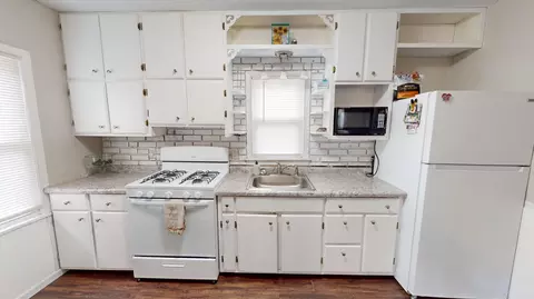 Kitchen - 522 Saint Thomas Ave, Albert Lea, MN 56007 photo 3 of 3
