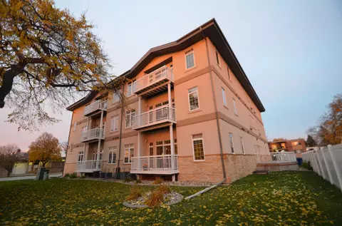 203 6th St S #103, Moorhead, MN 56560