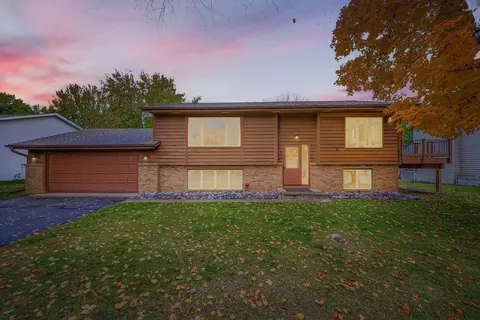 1012 Crystal Lake Rd E, Burnsville, MN 55306