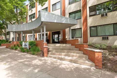 2700 W 44th St #304, Minneapolis, MN 55410