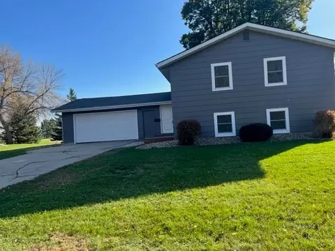 Exterior - 817 16th St, Windom, MN 56101 photo 1 of 1