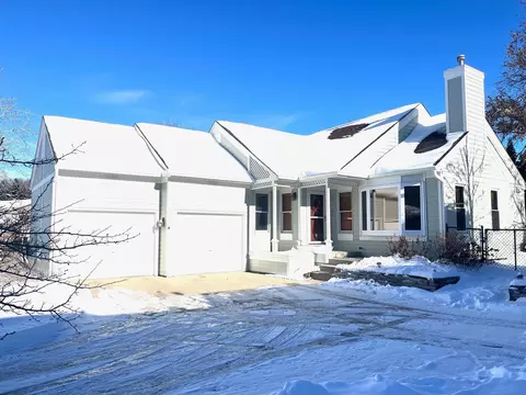 4032 Alberta Dr NE, Rochester, MN 55906