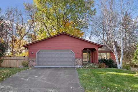 19139 Maple Leaf Dr, Eden Prairie, MN 55346