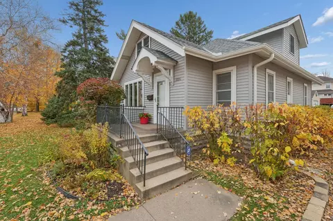 1074 Hyacinth Ave E, Saint Paul, MN 55106
