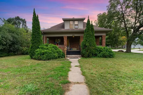 151 S Cedar St, Belle Plaine, MN 56011