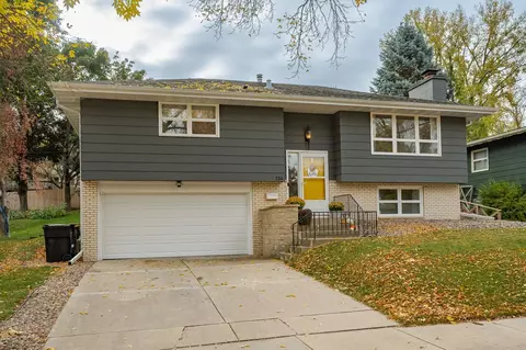 526 Zumbro Dr NW, Rochester, MN 55901