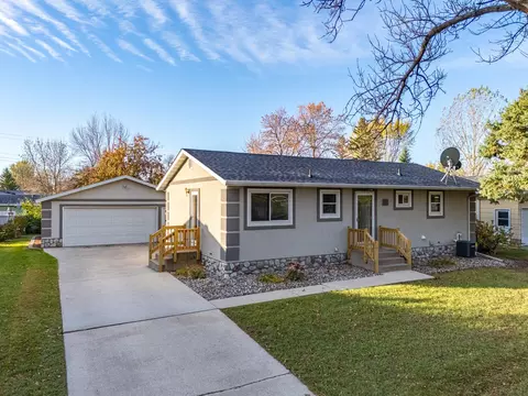 416 Crescent Ave, Crookston, MN 56716