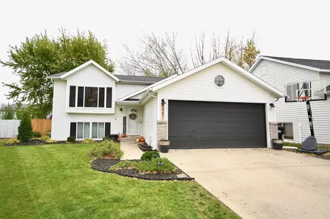 1447 Elmwood Ct, West Fargo, ND 58078
