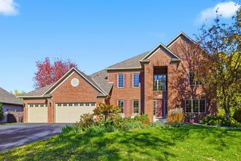 2284 Stone Creek Ln W, Chanhassen, MN 55317