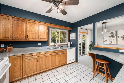 1669 Walnut Ln, Eagan, MN 55122 photo 9