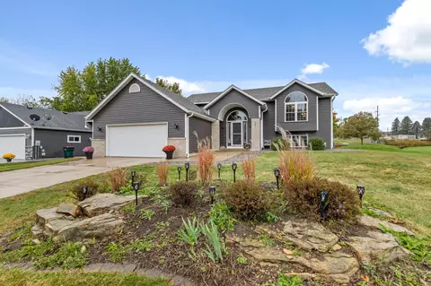Exterior - 300 7th St SW, Plainview, MN 55964 photo 4 of 10