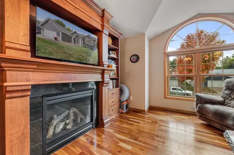 Living - 300 7th St SW, Plainview, MN 55964 photo 1 of 2