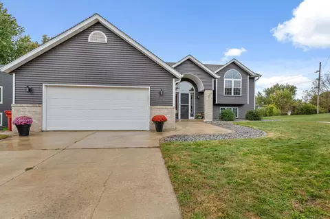 Exterior - 300 7th St SW, Plainview, MN 55964 photo 6 of 10