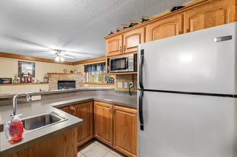 Kitchen - 300 7th St SW, Plainview, MN 55964 photo 5 of 6