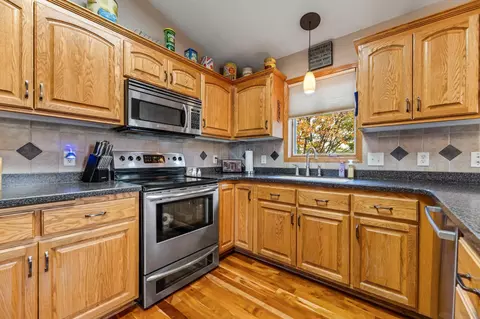 Kitchen - 300 7th St SW, Plainview, MN 55964 photo 3 of 6