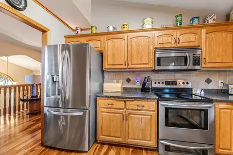 Kitchen - 300 7th St SW, Plainview, MN 55964 photo 4 of 6