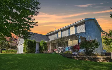 10300 Oakhill Ct, Elko, MN 55020