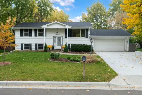 7148 Victoria Rd, Woodbury, MN 55125