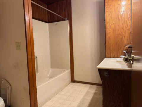 Bath - 406 4th St, Rushmore, MN 56168 photo 1 of 1