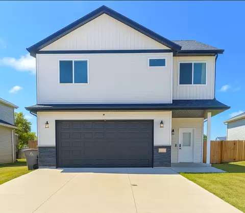 3024 33rd Ave S, Moorhead, MN 56560