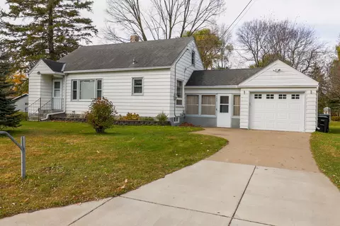 104 11th St SW, Little Falls, MN 56345