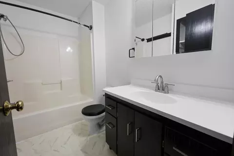Bath - 24480 17th Ave, Saint Augusta, MN 56301 photo 1 of 2