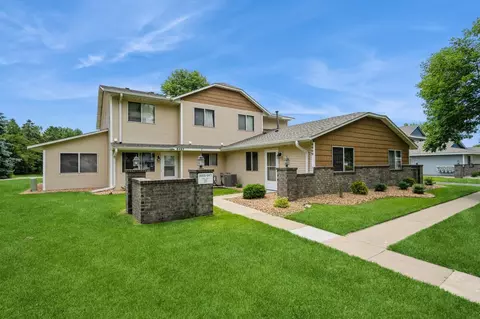 8469 S Pond Trl, Champlin, MN 55316 photo 2