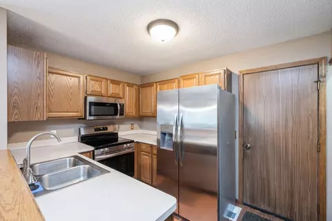 8469 S Pond Trl, Champlin, MN 55316 photo 7