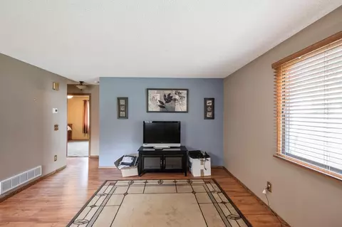 8469 S Pond Trl, Champlin, MN 55316 photo 5