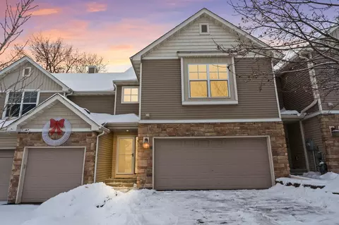 551 Stonewood Ln, Burnsville, MN 55306