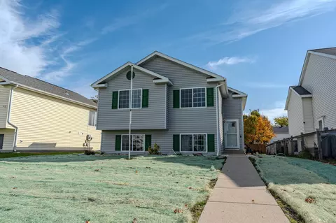 1976 57th Ave S, Fargo, ND 58104