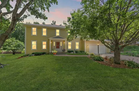 8043 Galway Rd, Woodbury, MN 55125