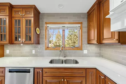Kitchen - 1802 Eagle Ct, Faribault, MN 55021 photo 4 of 7
