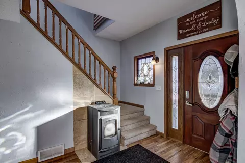 413 E Stanley St, Thorp, WI 54771 photo 4