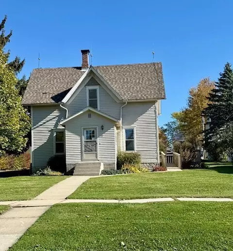 109 1st Ave SE, Spring Grove, MN 55974
