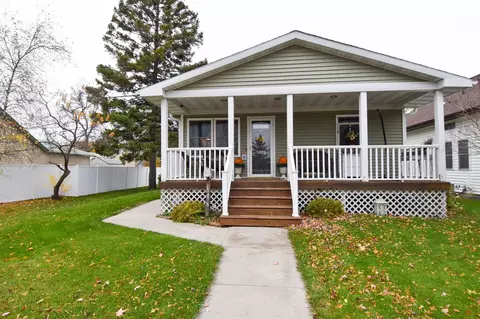 1009 Knight Ave N, Thief River Falls, MN 56701