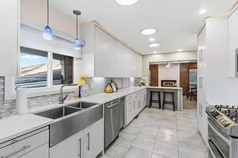 882 Transit Ave, Roseville, MN 55113